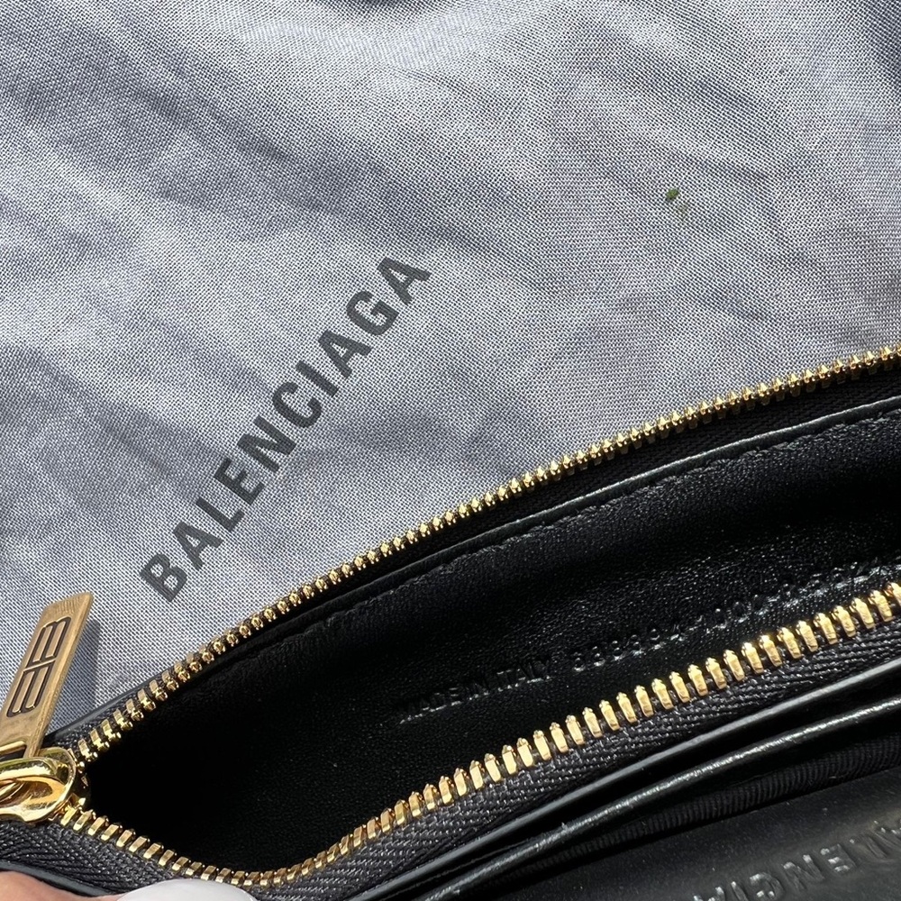 Balenciaga Black Croc-Embossed Leather Crossbody with Gold Chain - Picture 4 of 8